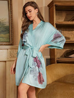 Kimono de nuit en satin Bleu Clair Fleuri
