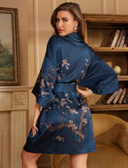 Kimono de nuit en satin Bleu Marine Fleuri