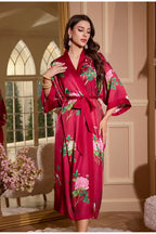Robe longue en satin épines rouges